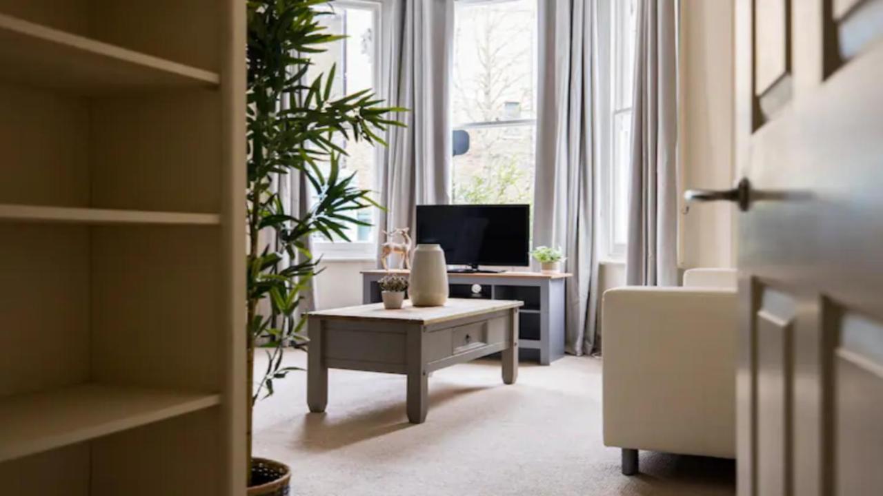 The West Kensington Apartments London Room photo