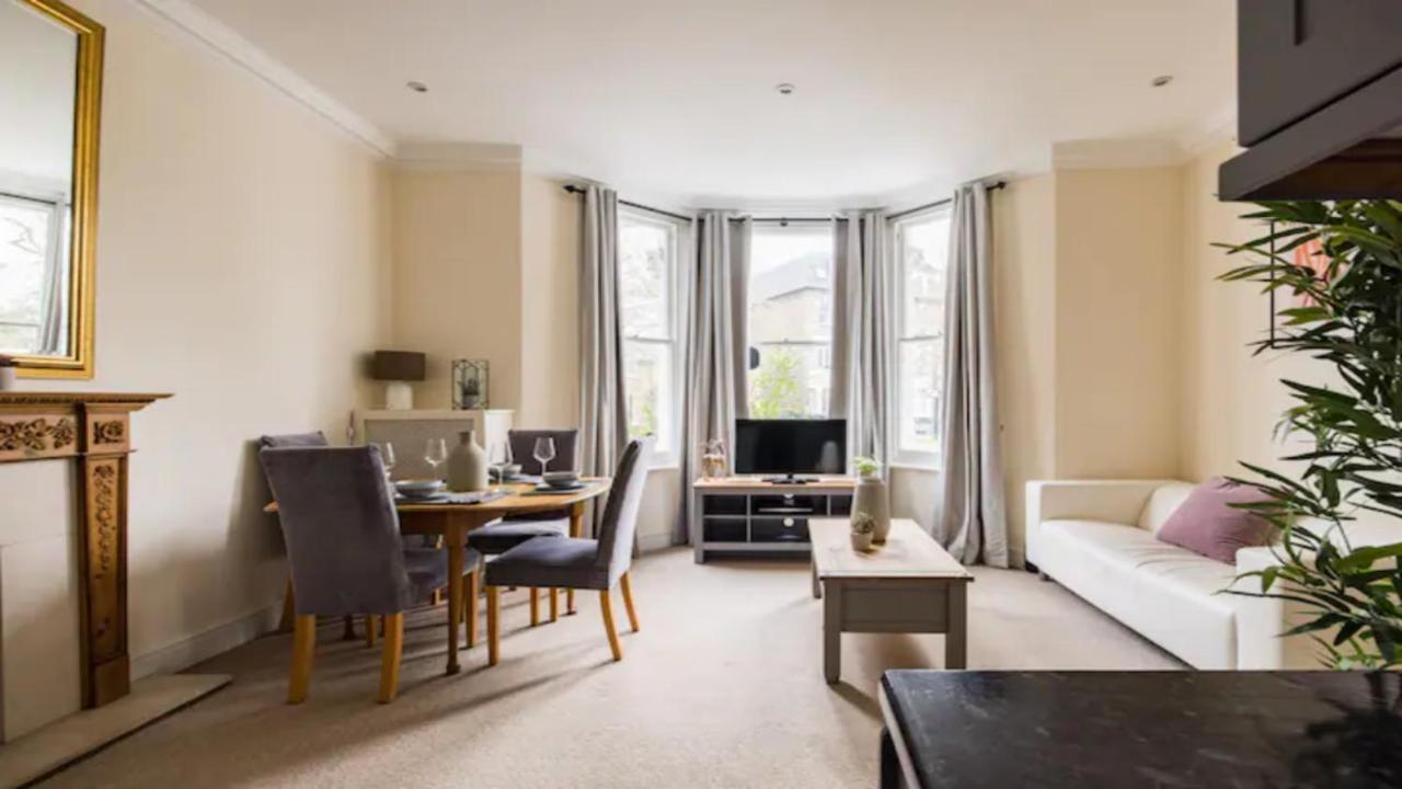 The West Kensington Apartments London Room photo