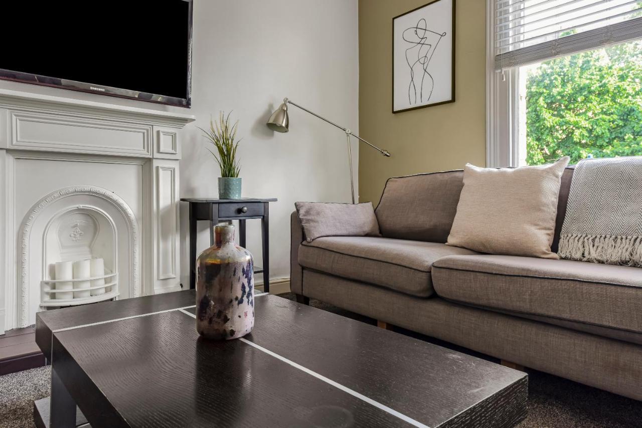 The West Kensington Apartments London Room photo